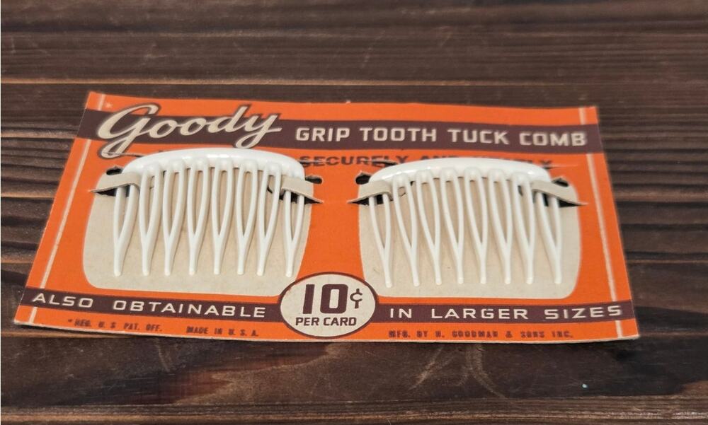 Vintage Goody Grip Tooth Tuck Hair Combs Original 10¢ Card Made in USA Tan Beige